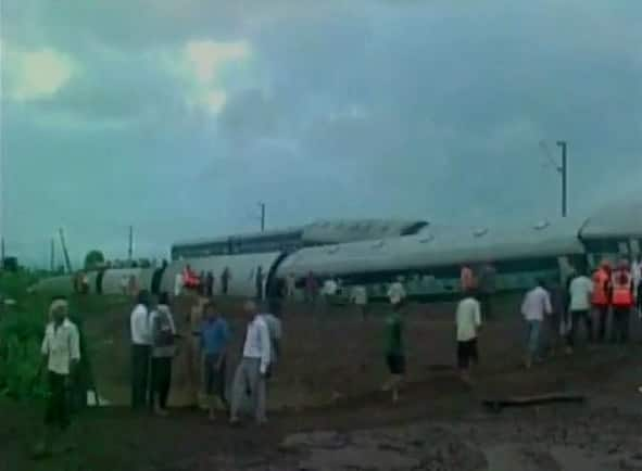 28 dead in twin train derailment incident in MP (Visuals of spot where trains derailed) Twitter@ANI_news