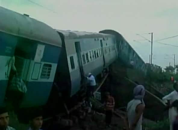 28 dead in twin train derailment incident in MP (Visuals of spot where trains derailed) Twitter@ANI_news