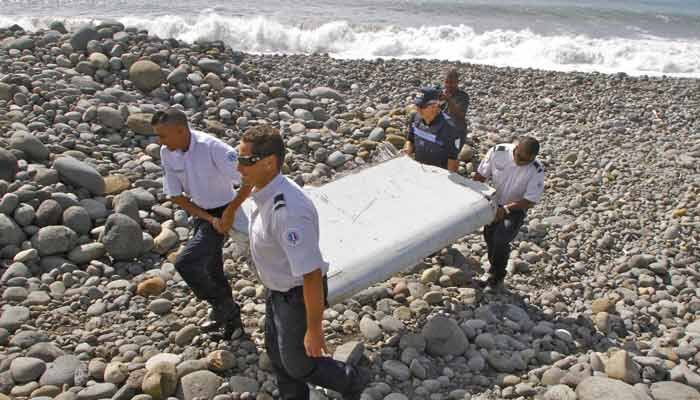 Australian experts to examine suspected wreckage of MH370