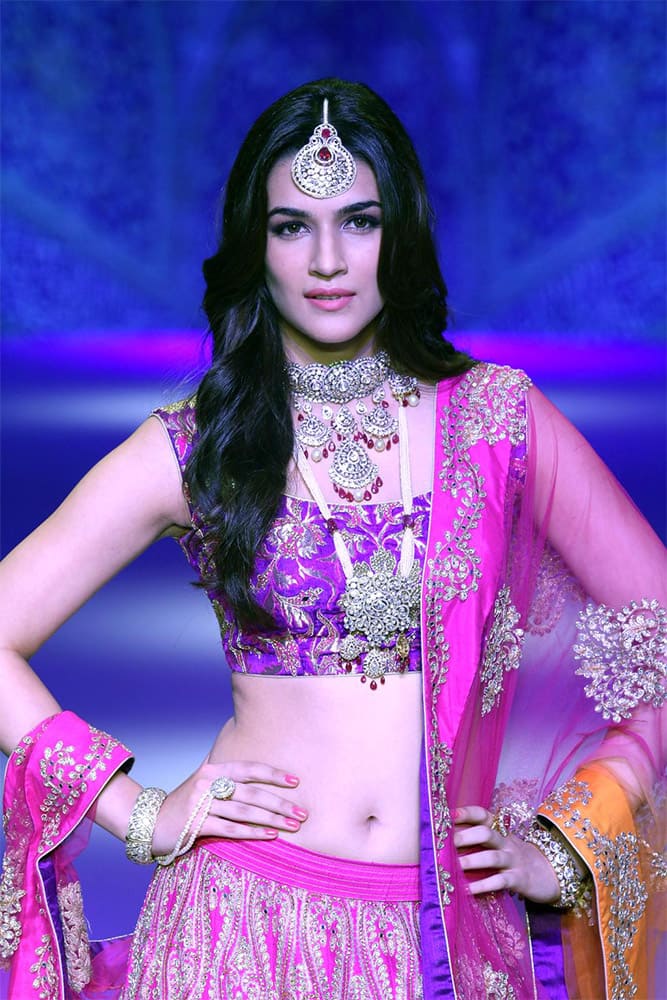 One of #IIJW's #BestDressed #Bollywood showstoppers: Twitter@kritisanon