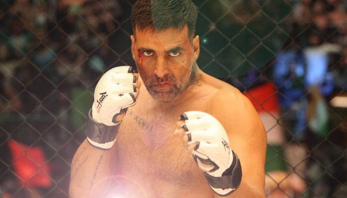 &#039;Khiladi&#039; Akshay Kumar trains women in self-defence!