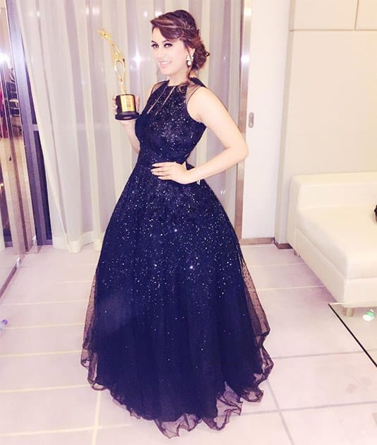 #Bestactress for #aranamani #siima 2015 . Thank u @siima , I attribute all my success to my fans . Lots of love. Twitter@ihansika