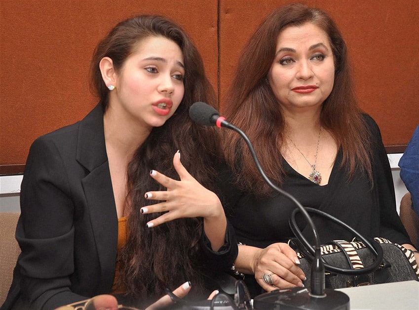 Bollywood Actress Salma Agha with her daughter Shasha Agha during a press conference in Mumbai