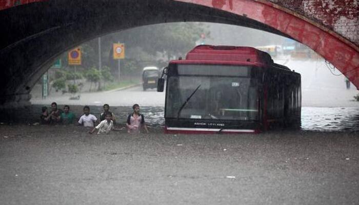 Heavy rains hit Delhi, several areas affected due to waterlogging