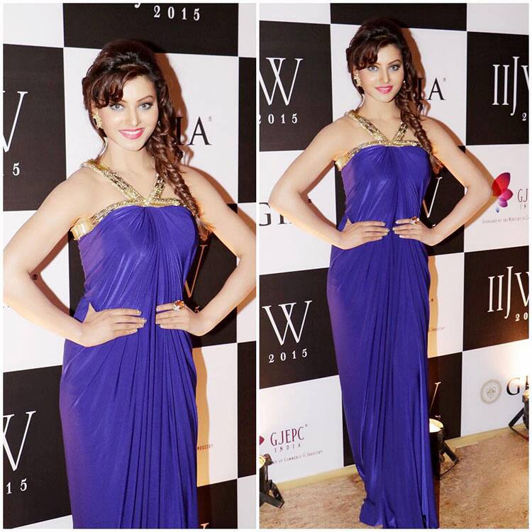 URVASHI RAUTELA :- Loved my glam a few days ago in @raakeshagarvwal for #youbejewellers #iijw #IndiaInternationaljewelleryweek 2015 #europeanromance -instagram