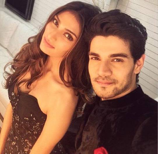 Sooraj Pancholi ‏:- Backstage with attu ❤ @theathiyashetty @falgunishanepeacock #ifbw -twitter