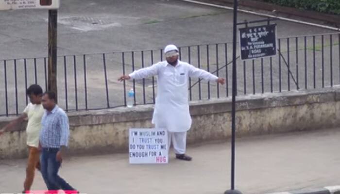 Viral Video: How Mumbaikars Respond to a Muslim Man&#039;s Request for a HUG!