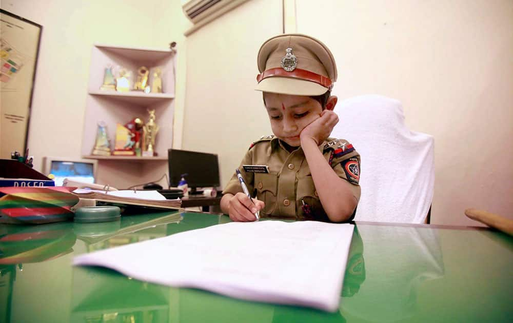 Cancer patient Kunwar Singh Patil who was made a police officer for a day as per his wish, occupies senior inspector’s chair in Mumbai.