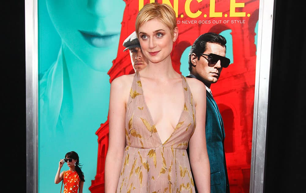 Elizabeth Debicki attends the premiere of 