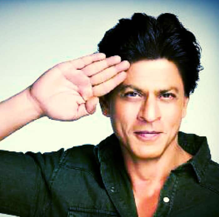 Shah Rukh Khan :- Salute 2 r Armed Forces, who selflessly risk their lives 2 protect our beloved country & our families. #SaluteSelfie -twitter