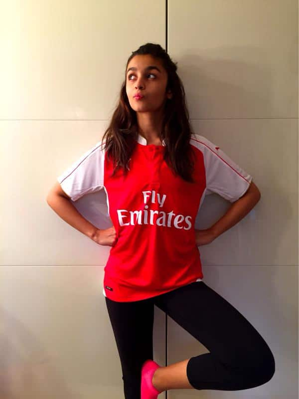 Thank you @atulkasbekar for this!!!! Guess this makes me a #Gooner officially. Or is it Goonerette?Come on Arsenal!!! Twitter@aliaa08