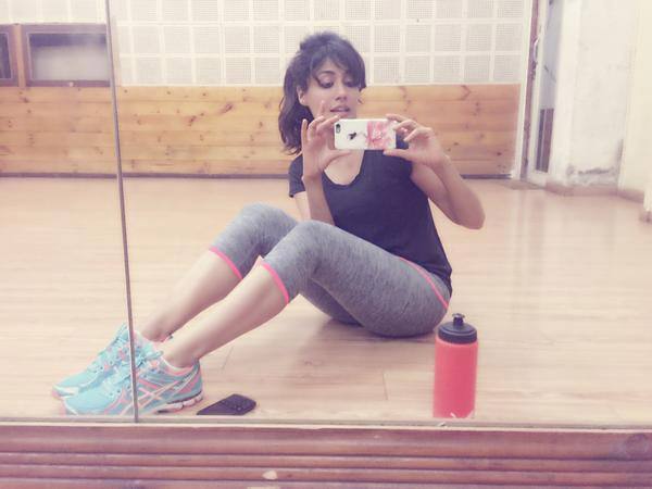 Trying to make sweatyy look prettiee !! Rehearsals for fusion tour !! It's a longg day .. - Twitter@IChitrangda