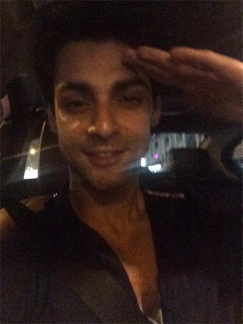 #SaluteSelfie  a big thanx to all the heroes who lay thr lives fr us #indianarmy Twitter@karan009wahi 