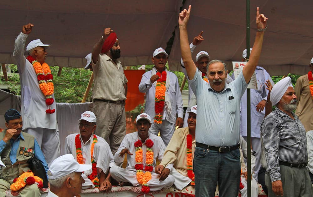 Ex-servicemen shout slogans at a protest in New Delhi. Former employees and officers of Indian defense forces have been protesting against what they call a discriminatory pension policy under the 'One Rank One Pension' banner.