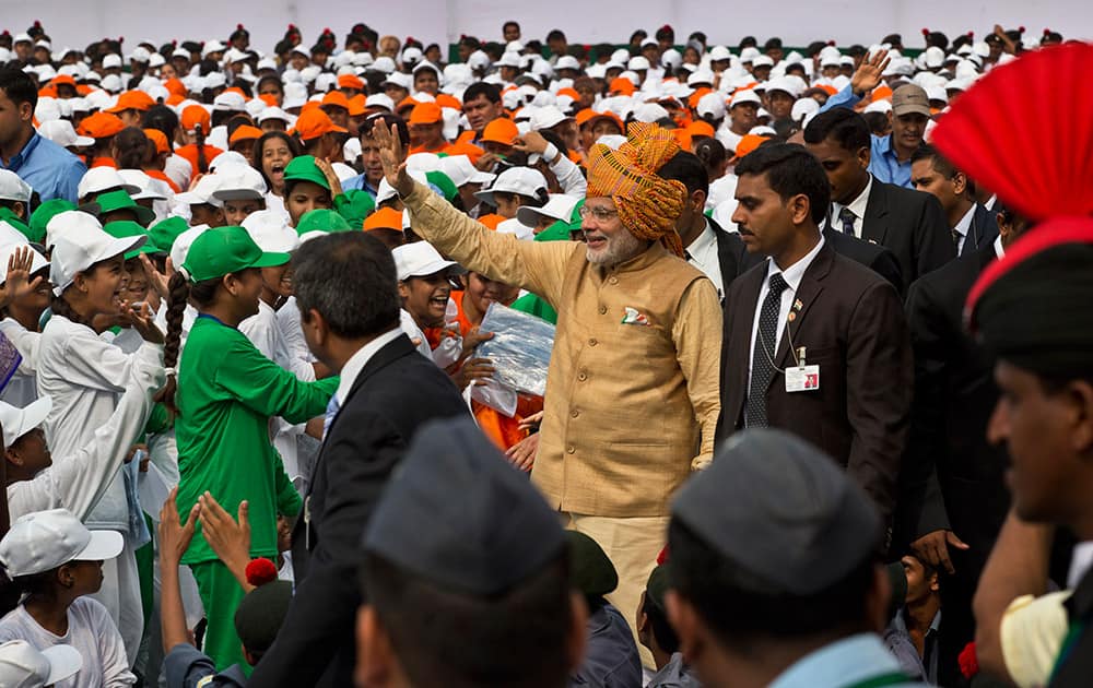 Prime Minister Narendra Modi greets to Indian children after his Independence Day speech at the Red Fort in New Delhi.