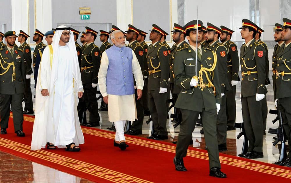 Prime Minister, Narendra Modi with Crown Prince of Abu Dhabi Sheikh Mohammed bin Zayed Al Nahyan inspecting the guard of honour on his arrival in Abu Dhabi.