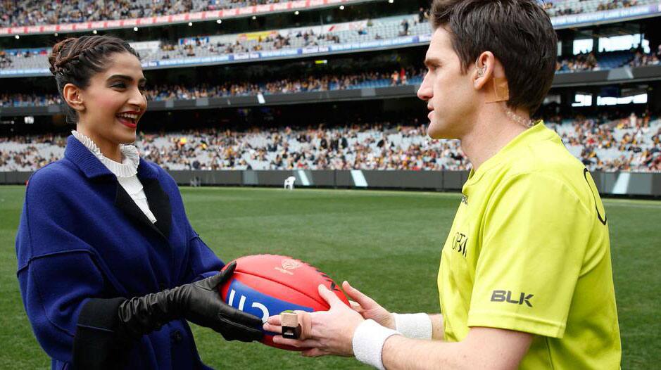 It Was a pleasure hosting Bollywood royalty @sonamakapoor at our home ground, the @MCG, this afternoon #GoTiges -twitter@Richmond_FC