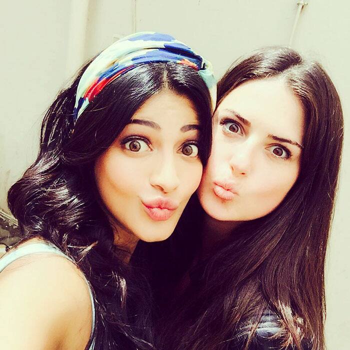 shruti haasan ‏:- Shooting shooting with @tarryn_tarryn for .... !!! -instagram