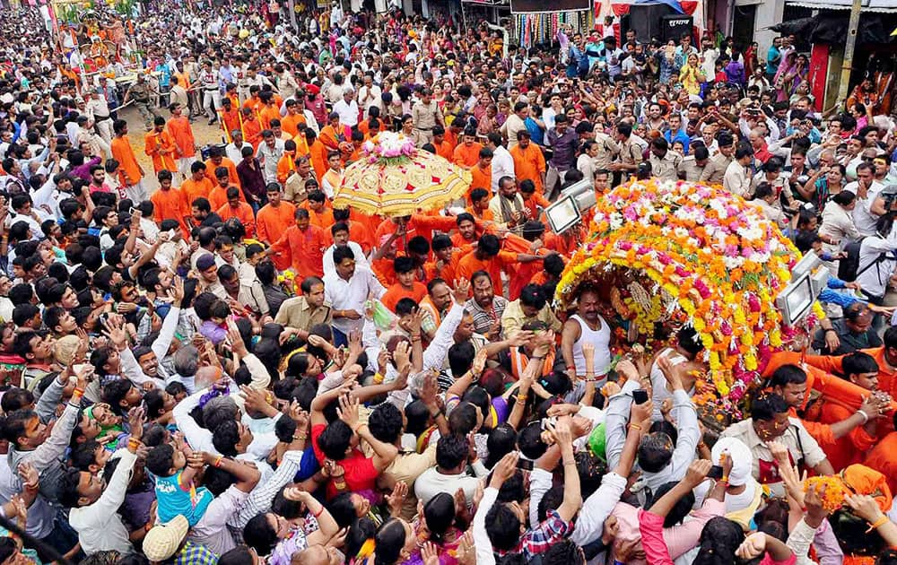 A large number of devotees take part in Sawari of Lord Mahakal on the occasion of Sawan Somwar in Ujjain, Madhya Pradesh.