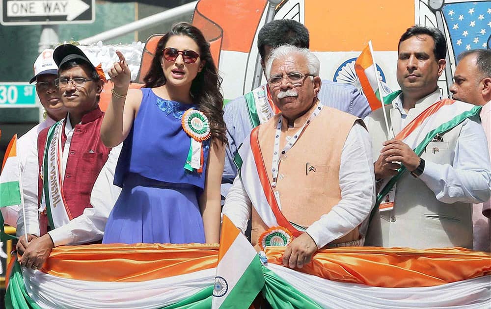 Haryana Chief Minister Manohar Lal Khattar and Finance Minister, Captain Abhimanyu with actress Parineeti Chopra during 35th India day parade in New York City.