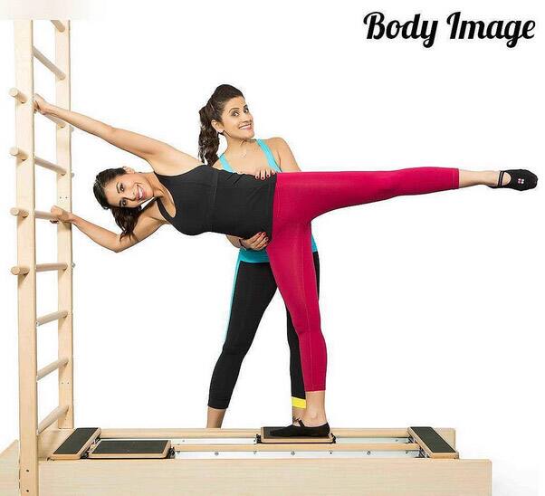 Thanku @yasminkarachiwala .. Ur the bestest! Even though I torture u, u know how much I love u. Check out her book guys! It's truly incredible what u can achieve with #Pilates !! #Repost @yasminkarachiwala with @repostapp.
・・・ - Instagram@sophiechoudry