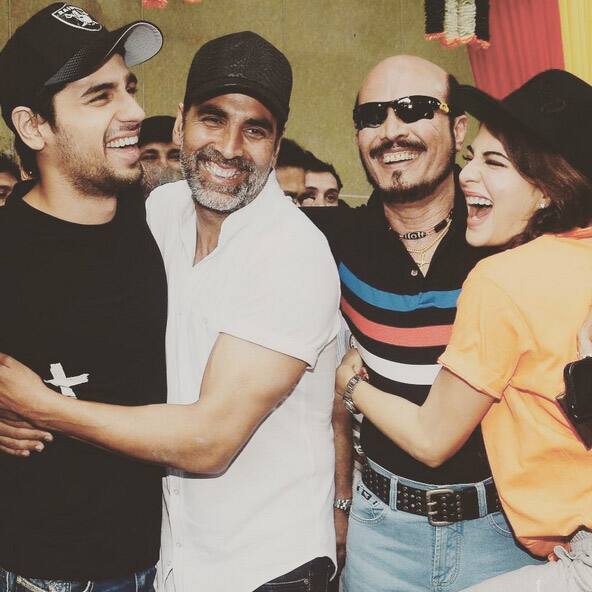 Will the real #fernandez pls stand up!?! love you guys!!  #withdaddy ❤ @akshaykumar @s1dofficial #womensdefenceacademy #mumbai - Instagram@jacquelinef143