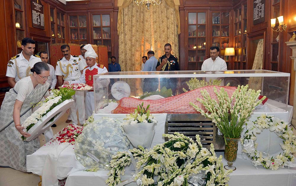 Congress President Sonia Gandhi paying her last respects to the mortal remains of Suvra Mukherjee, First Lady at Rashtrapati Bhavan in New Delhi.