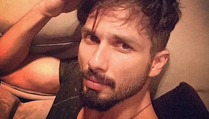 Red hot! Is restroom Shahid Kapoor&#039;s new selfie spot?