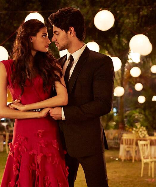 Caption this exclusive still of @theathiyashetty & @soorajpancholi9 from Yadaan Teriyaan. #YadaanTeriyaanOutNow. RT  Twitter@HeroTheFilm