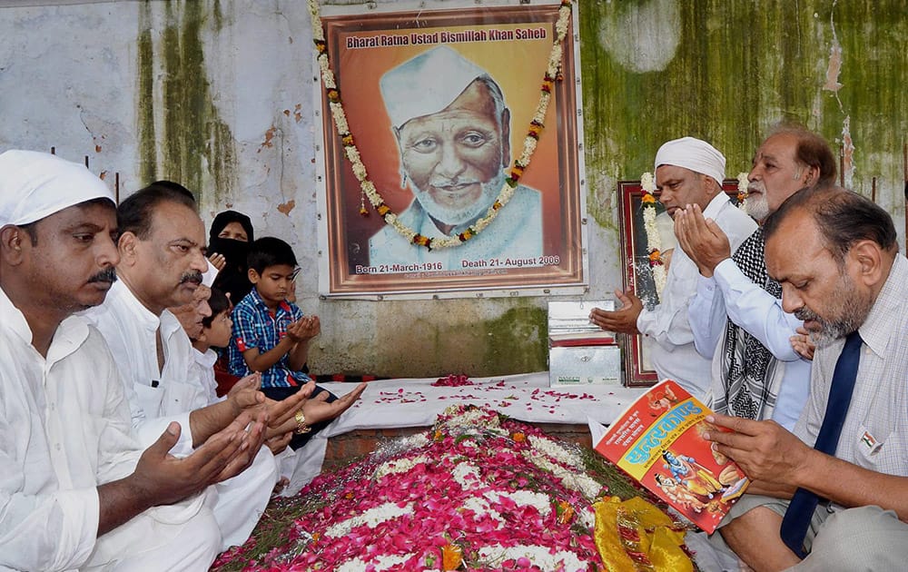 People offering prayers near the grave of Shahnai maestro Bismillah Khan to mark his death anniversary in Varanasi.