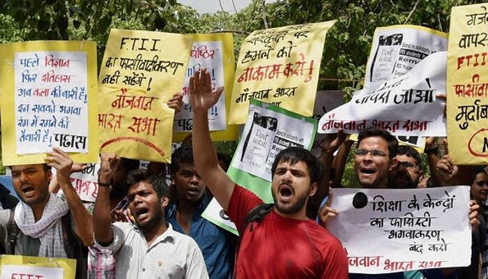 I&amp;B Min team holds &quot;fruitful&quot; talks with striking FTII students