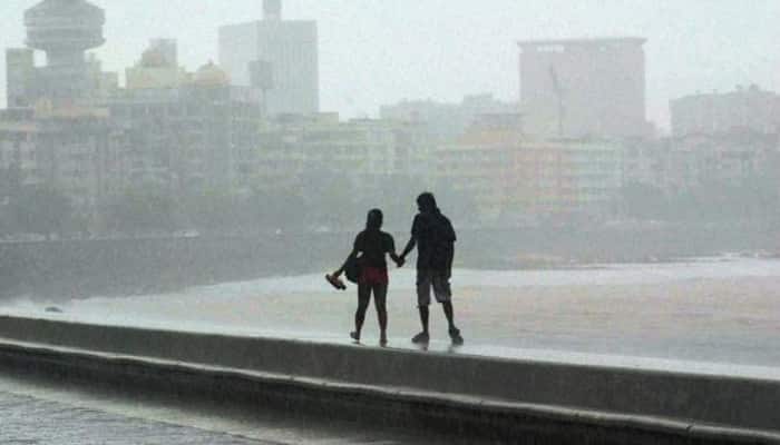 Romancing on Mumbai streets not a sin anymore. Read why