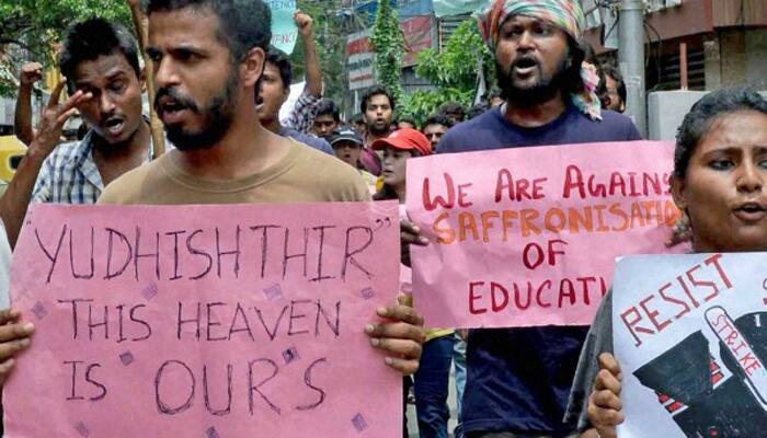 FTII director deploys bouncers; Dean says institute getting &#039;look of a military camp&#039;