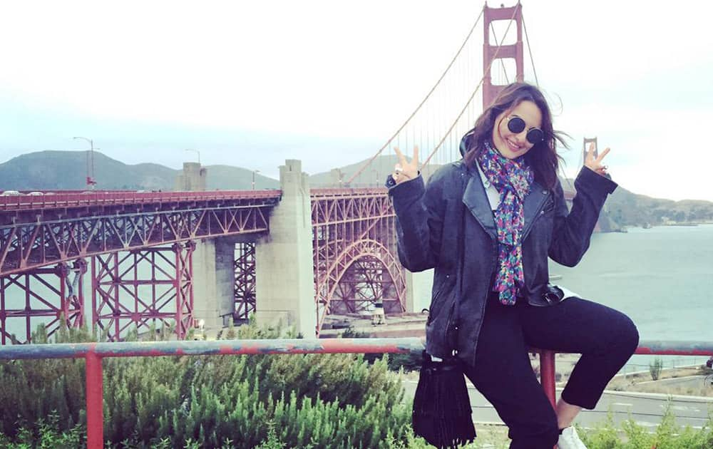 Sonakshi Sinha :- Doing touristy things at the Golden Gate bridge in #SanFrancisco! 1st time here n im loving the vibe of this city -twitter