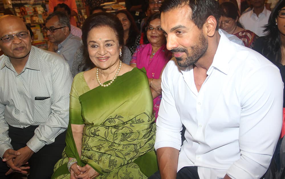 Asha Parekh (C) and John Abraham (R) during the book launch of '4th Dimension' written by Architect Chandrakant Patel in Mumbai. -dna