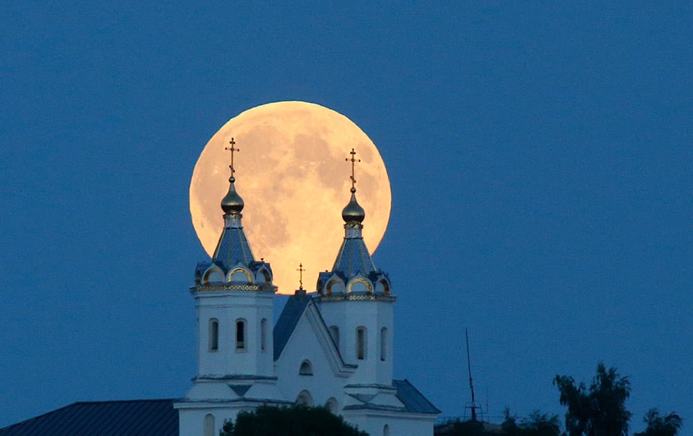 A perigee moon, also known as a super moon, rises above the Orthodox Church in the town of Novogrudok, 150 kilometers (93 miles) west of the capital Minsk, Belarus.