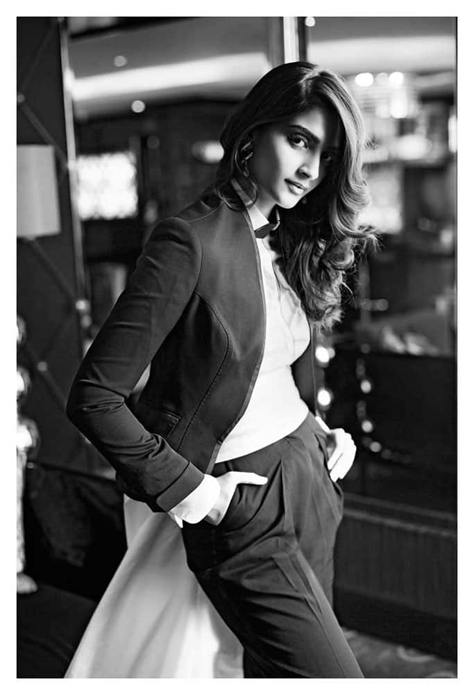 #Day150 of my #365dayproject ... The gorgeous @sonamakapoor . Always a pleasure shooting with her. -twitter@jatinkampani  