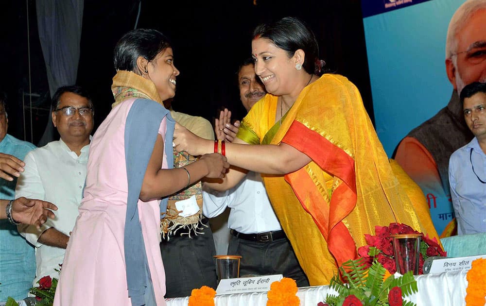 Union HRD Minister Smriti Irani greeting a school girl after inaugurating ‘Samudayik Swasthya’ training courses for untrained health workers of Bihar at Rabindra Bhawan.
