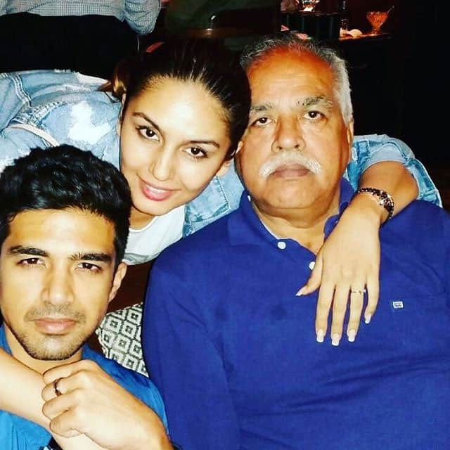 Huma Qureshi:- My boys ...heart heart heart .. missing home... reet555Ur bro...mujhse frndship kroge...hero...great ‏-instagram 