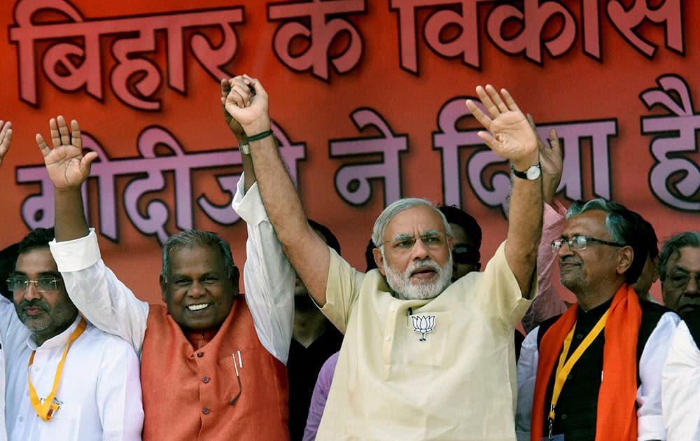 Prime Minister Narendra Modi along with HAM(S) chief Jitan Ram Manjhi and other leaders waves at crowd during the NDAs Parivartan Rally at the Airport Ground in Bhagalpur.