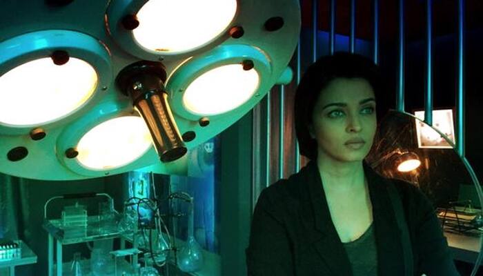 See inside: Aishwarya Rai Bachchan&#039;s new still from &#039;Jazbaa&#039;!