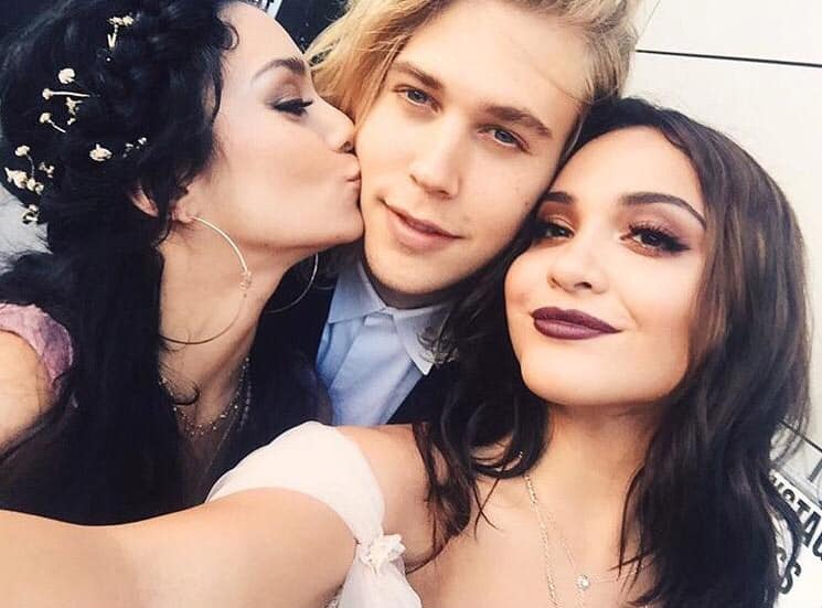 @stellahudgens and I welcome our family member @austinbutler to the INSTAGRAM TRIBE!!!!! Follow him. Twitter@VanessaHudgens