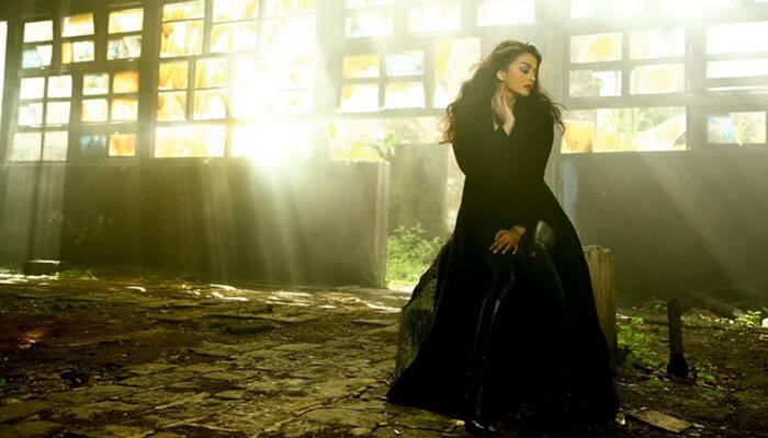 Watch: Aishwarya&#039;s intense look in &#039;Bandeya&#039; teaser!