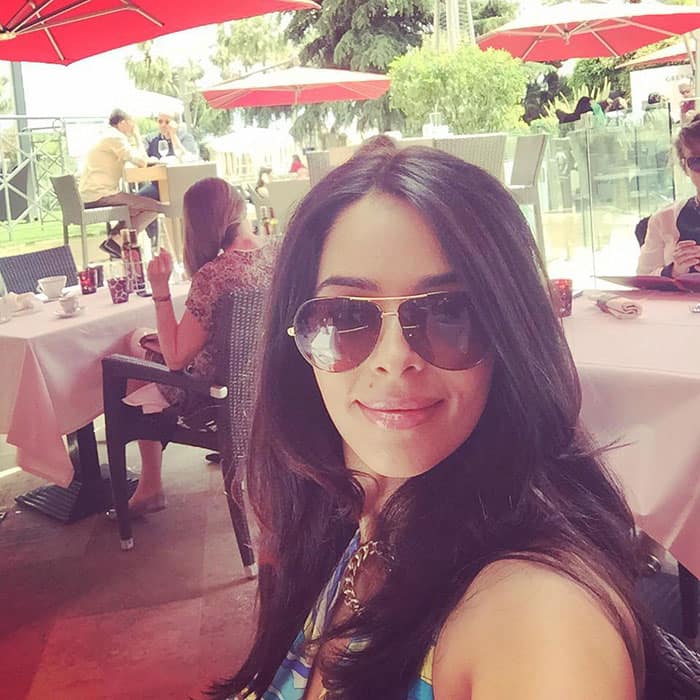 Mallika Sherawat :- #sundayselfie -twitter