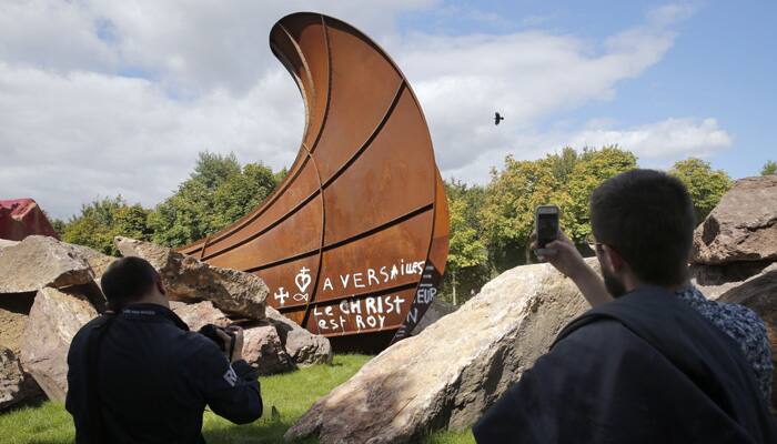 Anish Kapoor’s `Queen`s vagina` sculpture at Versailles vandalised again