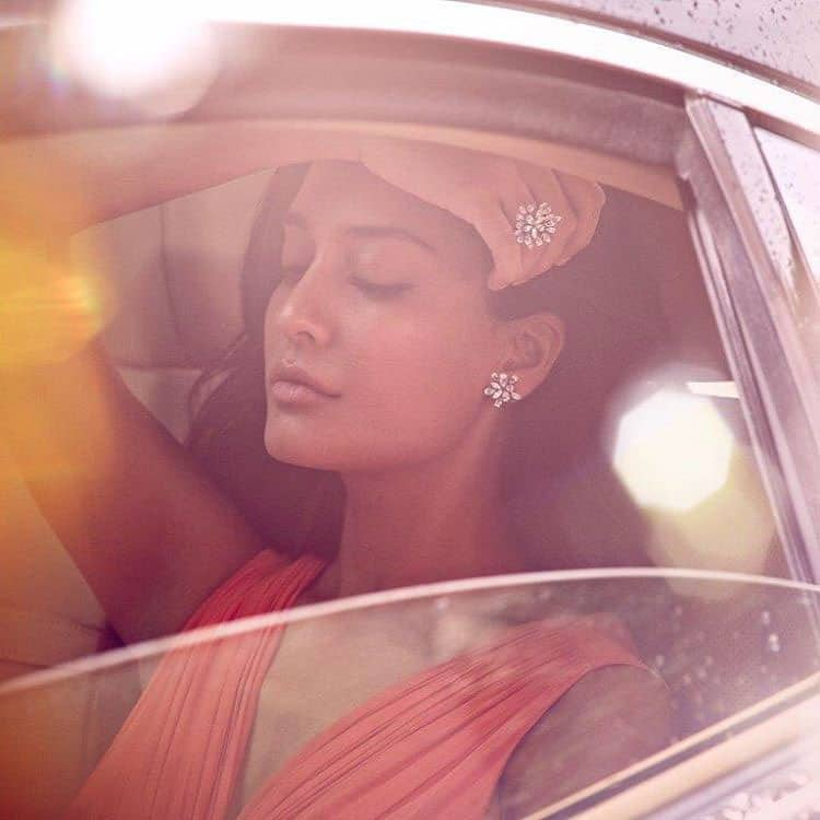 Lisa Haydon ‏:- NYC so excited to be @niravmodijewels flagship NYC opening. Been in love with this exquisite… -instagram