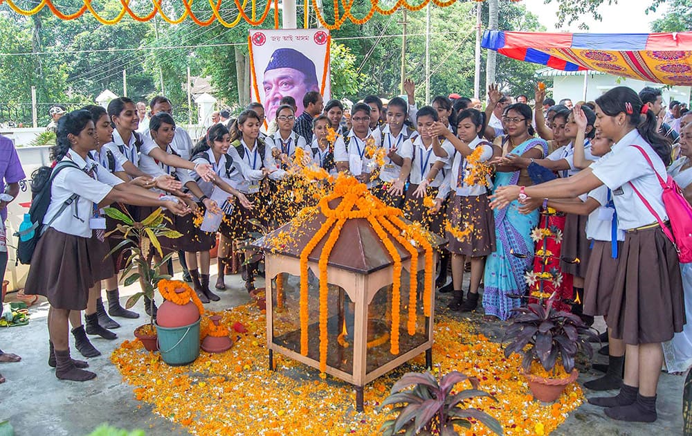 School students pay floral tribute to the legendary musician late Bhupen Hazarika on his 89th Birth Anniversary, at his Samadhi Sthal , in Guwahati.