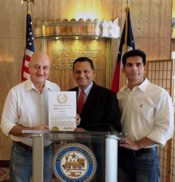 Anupam Kher receives Hounored Guest award by Deputy Mayor of Houstan, Ed Gonzalez, on behalf of Texas Governor.