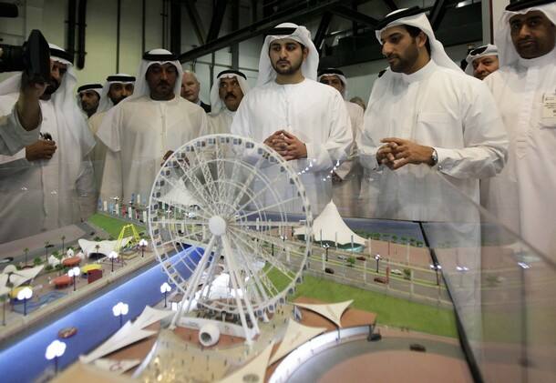 Sheikh Maktoum bin Mohammed bin Rashid Al Maktoum views a model for the Al-Qasbaa project