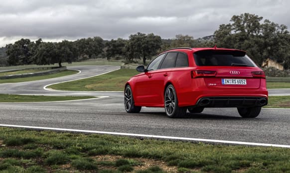 Large, five-door Avant body style with sporty, elegant proportions.